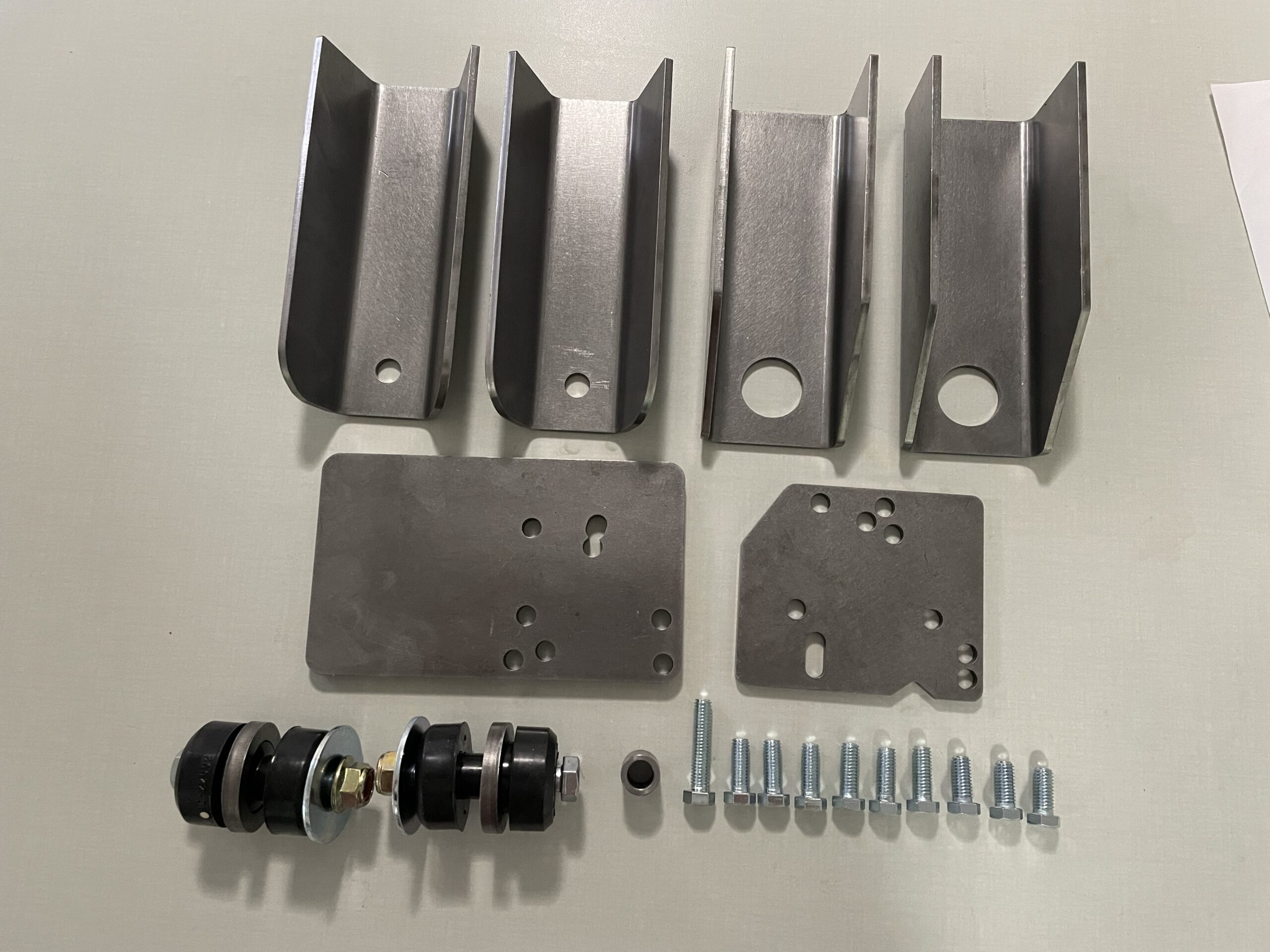 thumbnail image 2 of AUP Motor Mount Kit For Chevrolet Fleetline 3.6L 216 Engine – 1952, Set Of 4 Front & Right 2 of 4